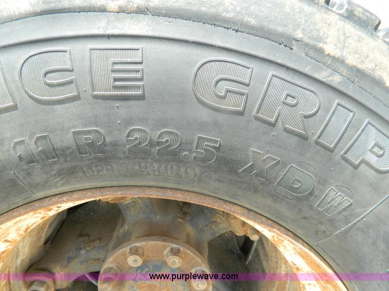 image for item B3706 1979 International semi truck