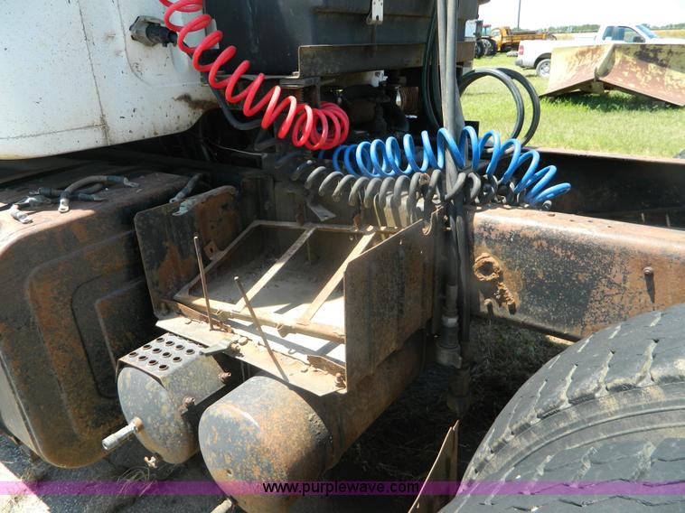 image for item B3706 1979 International semi truck