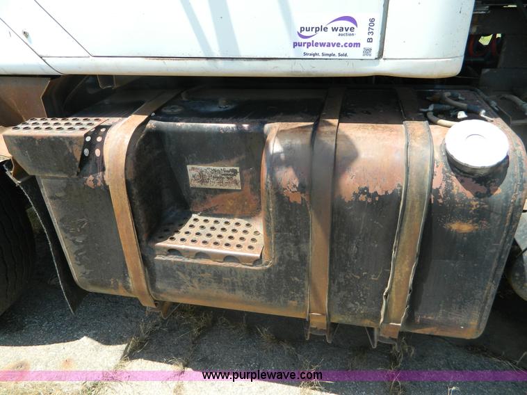 image for item B3706 1979 International semi truck