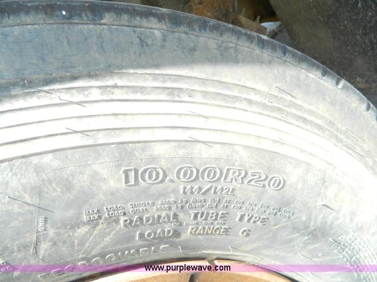 image for item B3706 1979 International semi truck