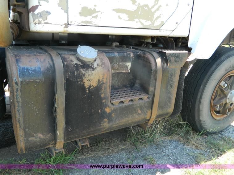 image for item B3706 1979 International semi truck