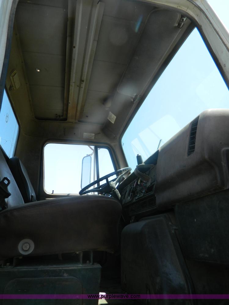 image for item B3706 1979 International semi truck