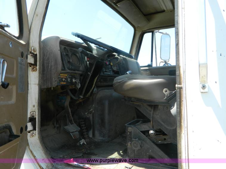 image for item B3706 1979 International semi truck