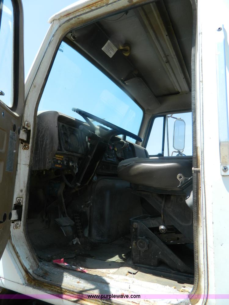 image for item B3706 1979 International semi truck