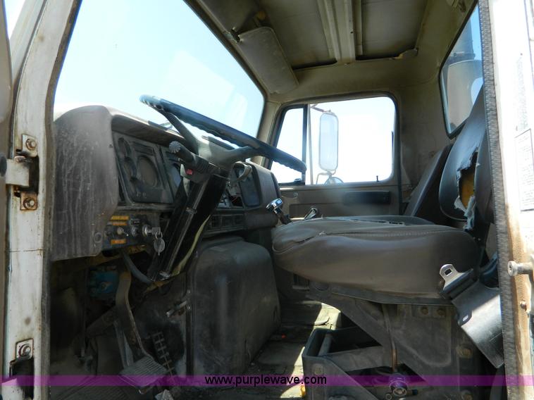 image for item B3706 1979 International semi truck