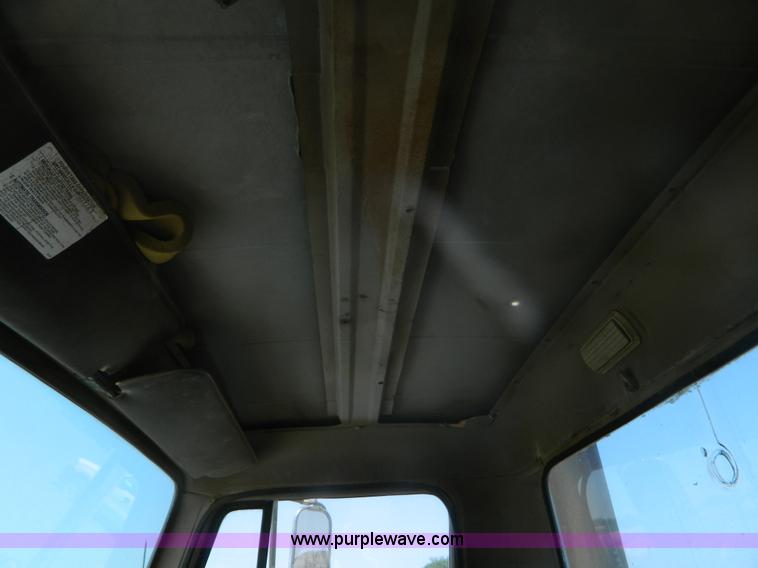 image for item B3706 1979 International semi truck