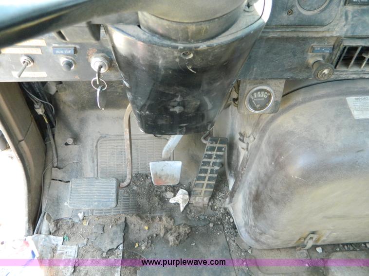 image for item B3706 1979 International semi truck