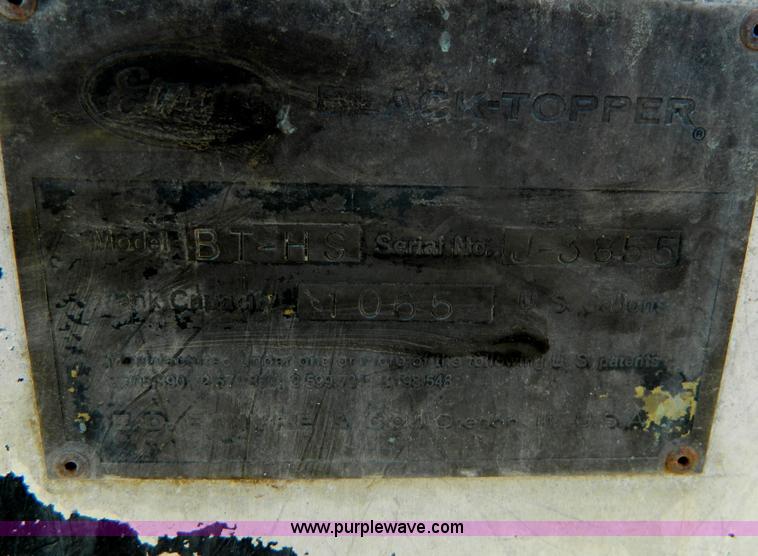 image for item B3709 1971 International Loadstar 1600 oil distributor truck