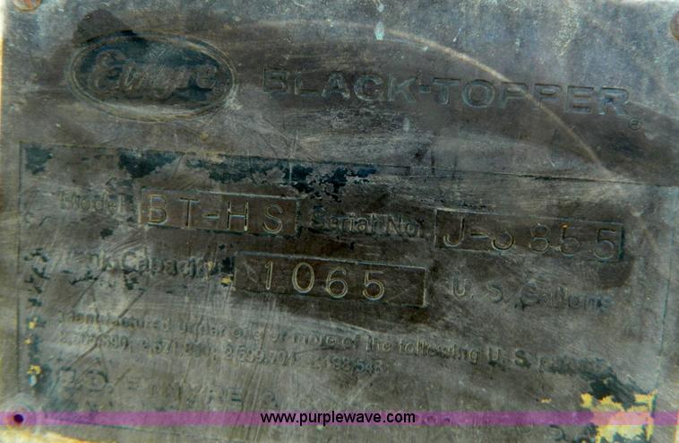 image for item B3709 1971 International Loadstar 1600 oil distributor truck