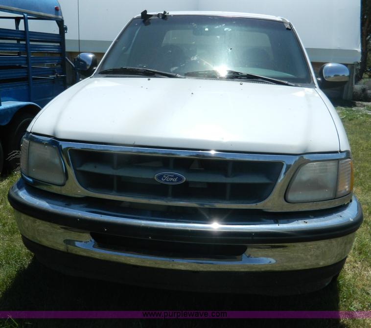 image for item B3713 1997 Ford F150 XLT pickup truck