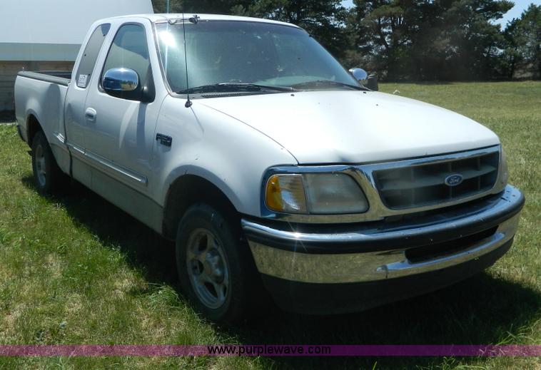 image for item B3713 1997 Ford F150 XLT pickup truck