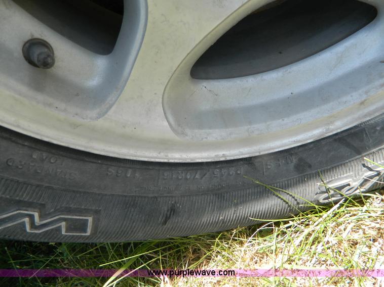 image for item B3713 1997 Ford F150 XLT pickup truck