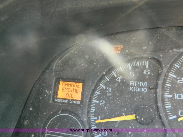 image for item B3719 2000 Chevrolet Silverado 1500 pickup truck