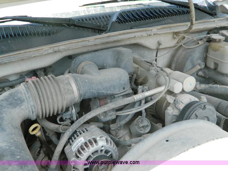 image for item B3719 2000 Chevrolet Silverado 1500 pickup truck