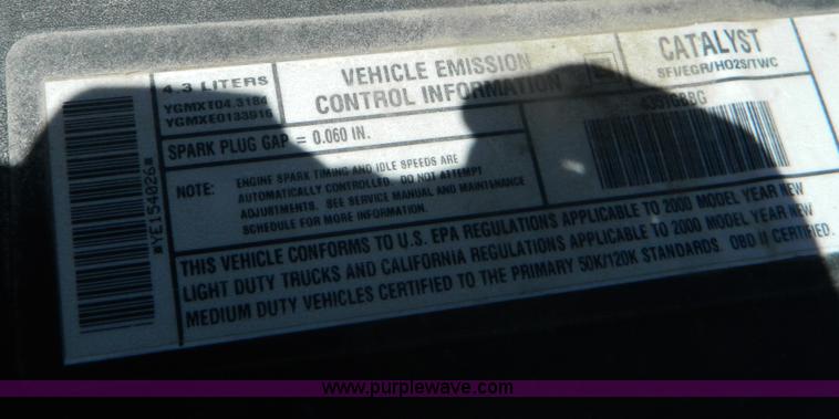 image for item B3719 2000 Chevrolet Silverado 1500 pickup truck