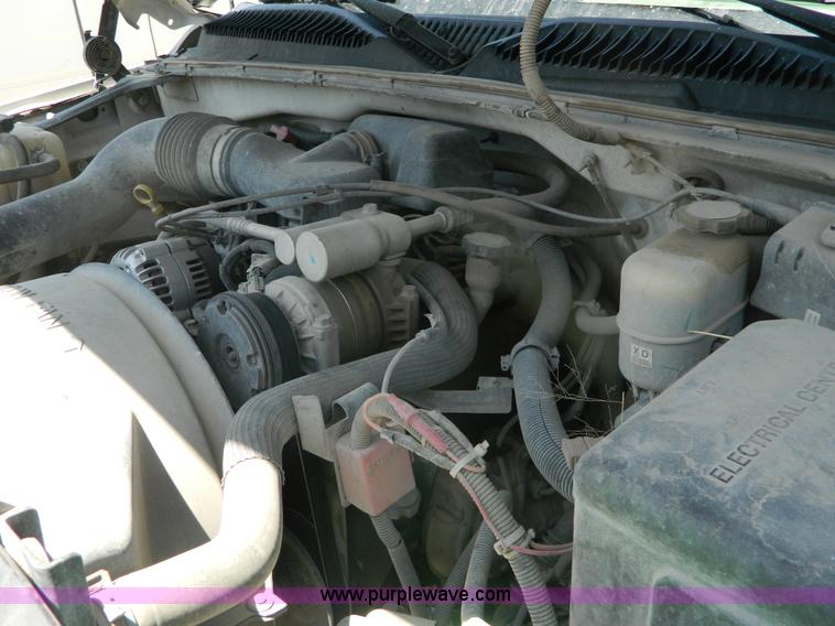 image for item B3719 2000 Chevrolet Silverado 1500 pickup truck