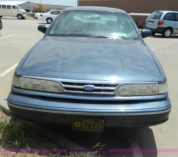 image for item B3768 1997 Ford Crown Victoria