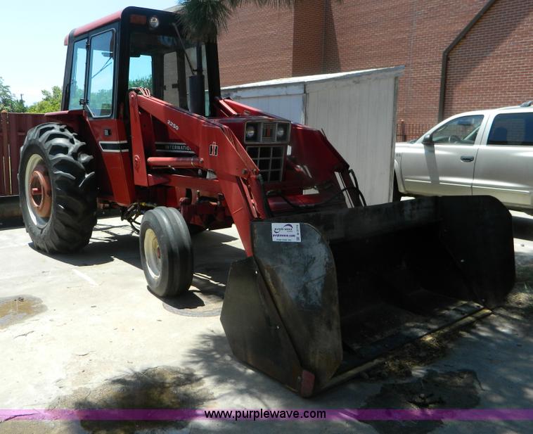 image for item B3770 1982 International 684 tractor