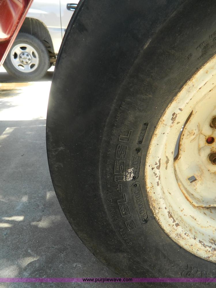 image for item B3770 1982 International 684 tractor