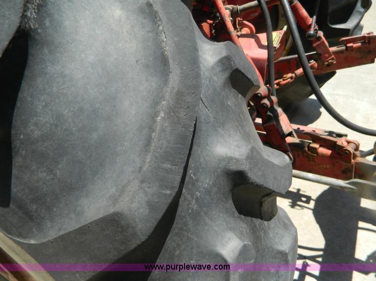 image for item B3770 1982 International 684 tractor