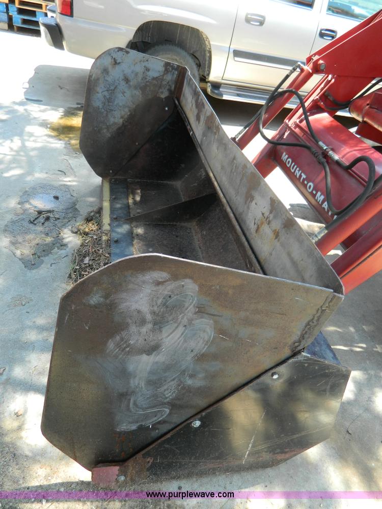 image for item B3770 1982 International 684 tractor