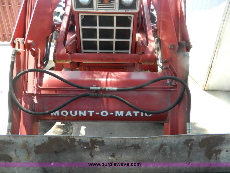 image for item B3770 1982 International 684 tractor