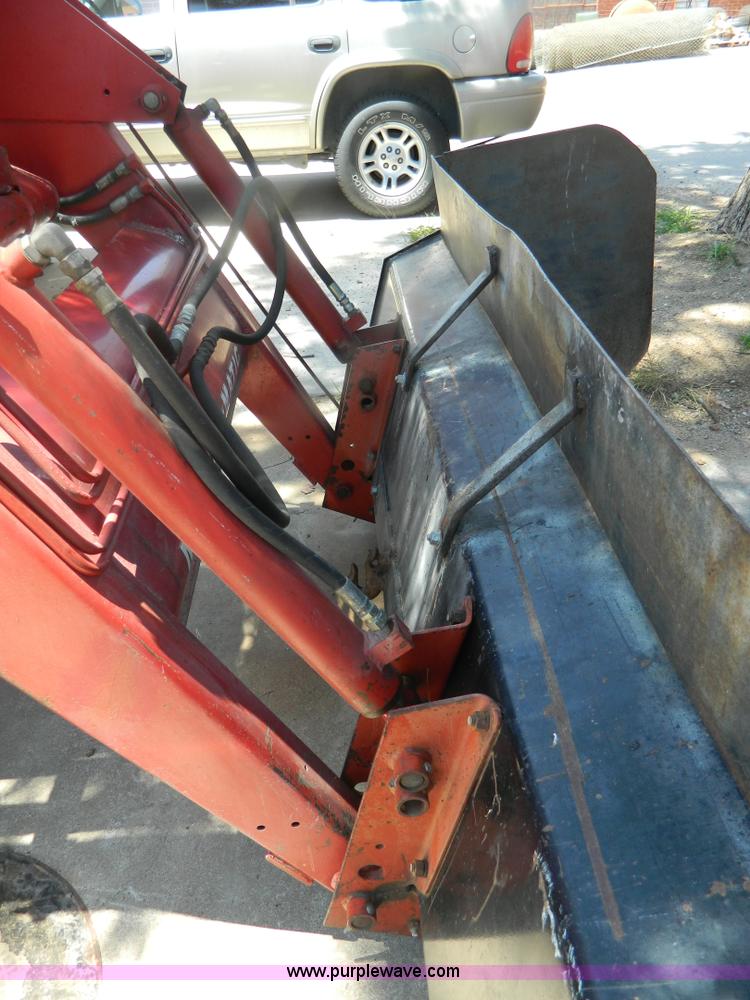 image for item B3770 1982 International 684 tractor