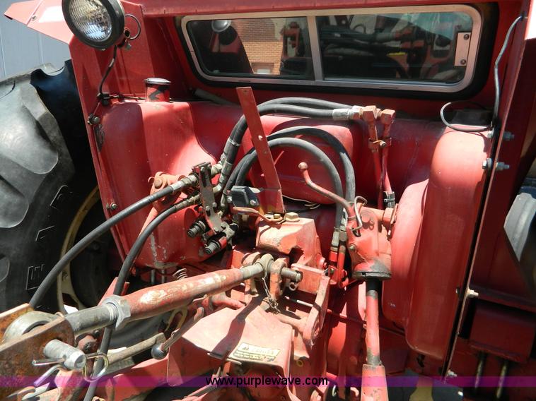image for item B3770 1982 International 684 tractor