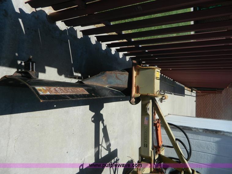 image for item B3770 1982 International 684 tractor