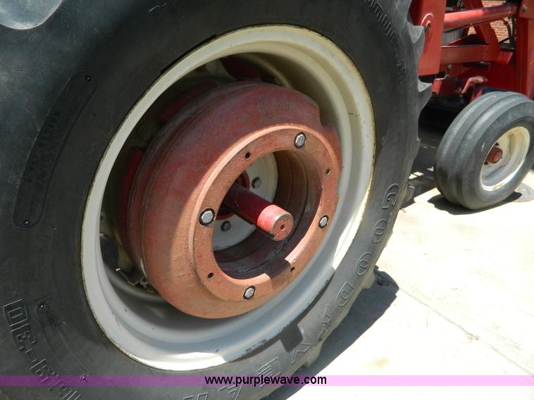 image for item B3770 1982 International 684 tractor