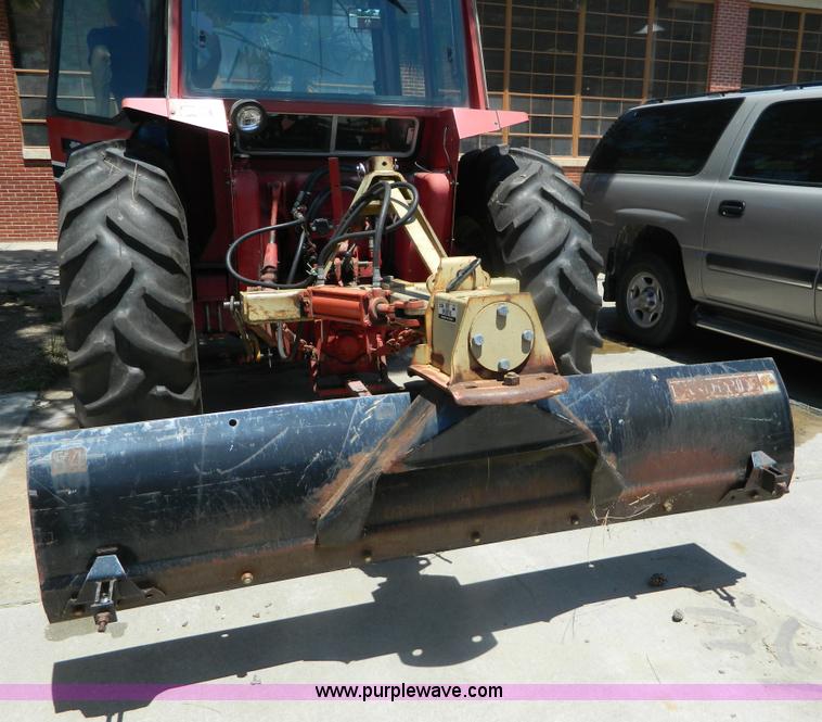 image for item B3770 1982 International 684 tractor