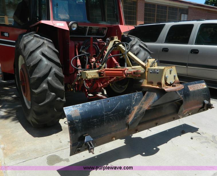 image for item B3770 1982 International 684 tractor