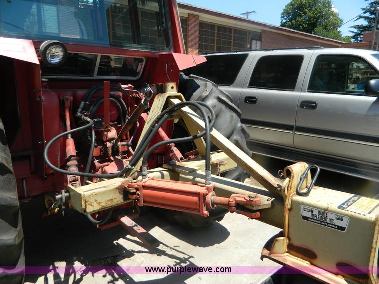 image for item B3770 1982 International 684 tractor