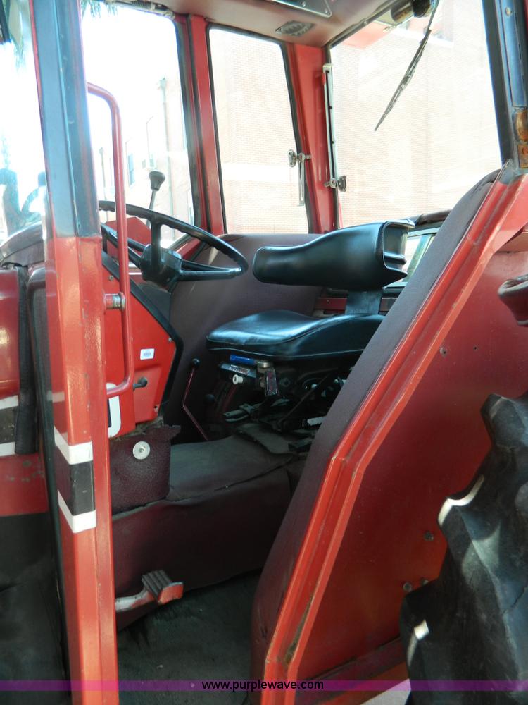 image for item B3770 1982 International 684 tractor