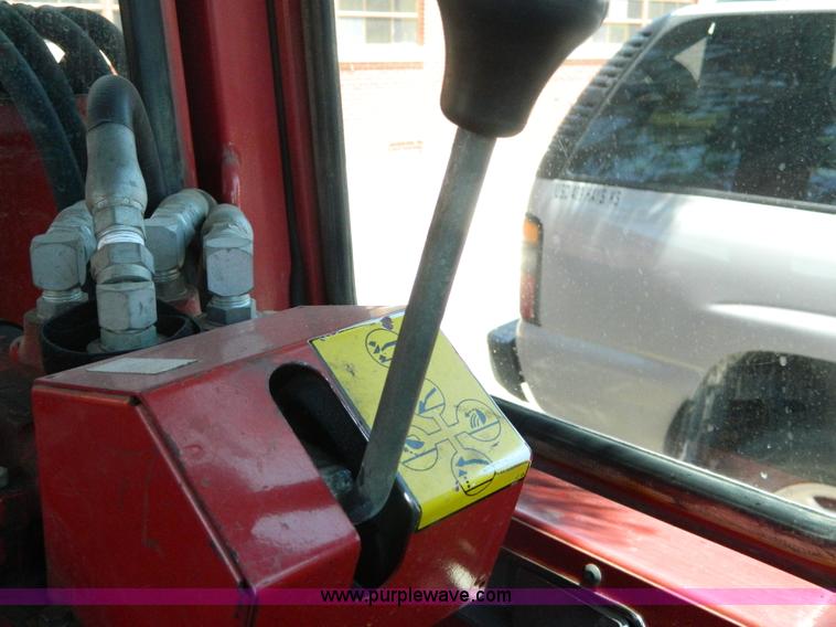 image for item B3770 1982 International 684 tractor