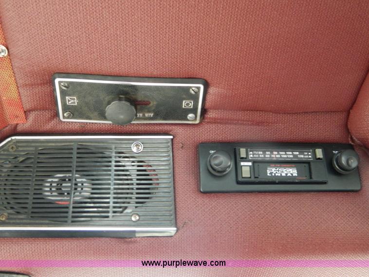 image for item B3770 1982 International 684 tractor