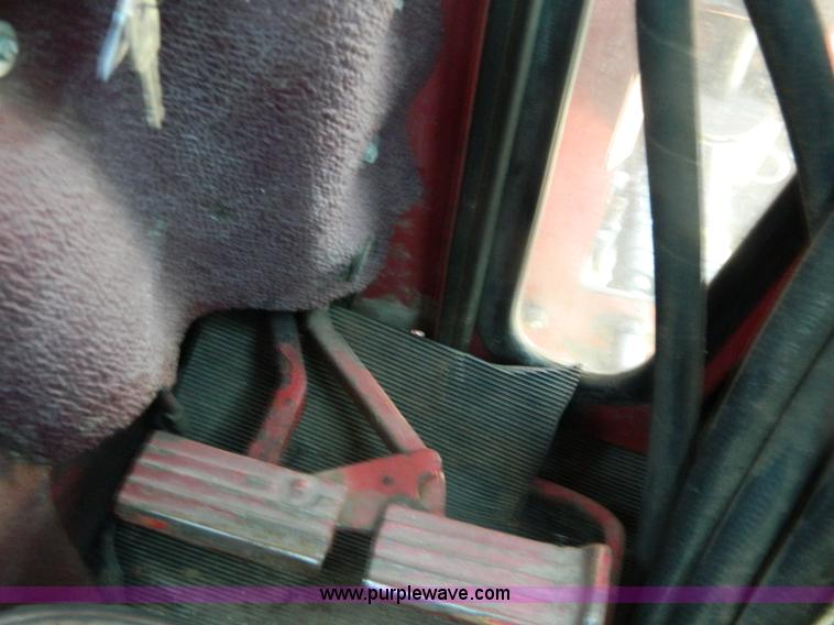 image for item B3770 1982 International 684 tractor