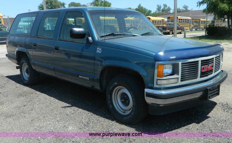 image for item B3772 1993 GMC Suburban 1500 SUV