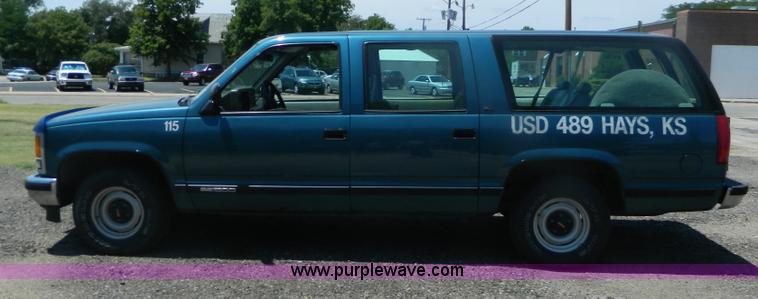 image for item B3772 1993 GMC Suburban 1500 SUV