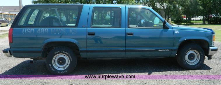 image for item B3772 1993 GMC Suburban 1500 SUV