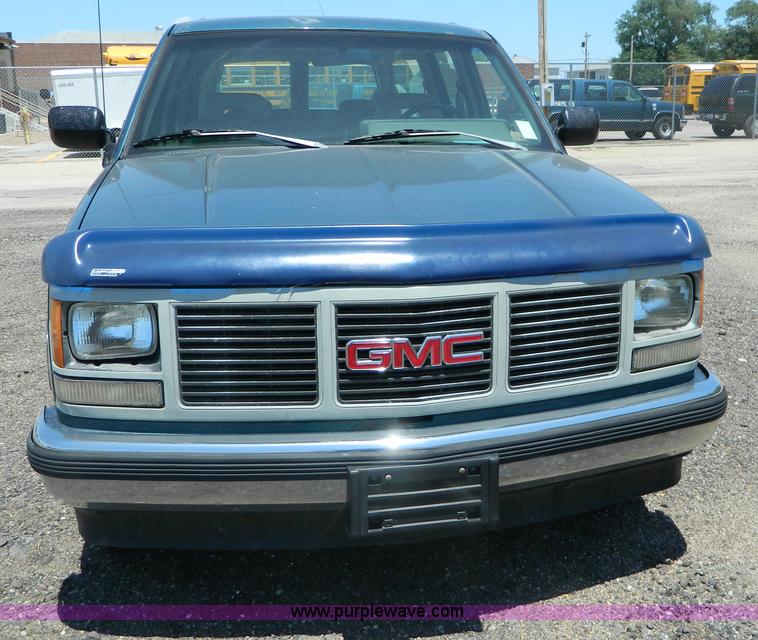 image for item B3772 1993 GMC Suburban 1500 SUV