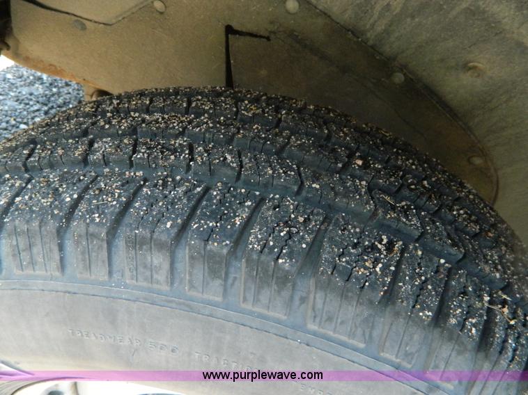 image for item B3772 1993 GMC Suburban 1500 SUV