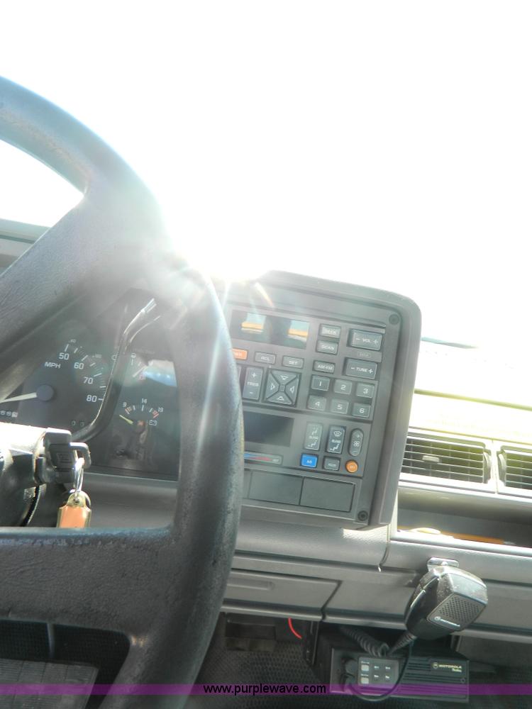 image for item B3772 1993 GMC Suburban 1500 SUV