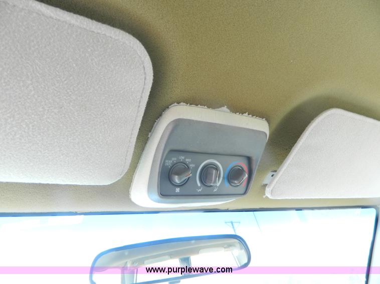 image for item B3772 1993 GMC Suburban 1500 SUV