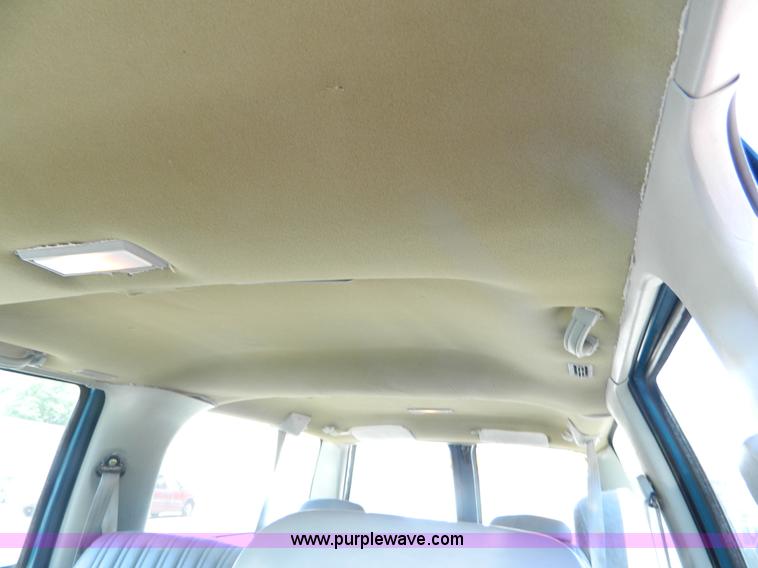 image for item B3772 1993 GMC Suburban 1500 SUV