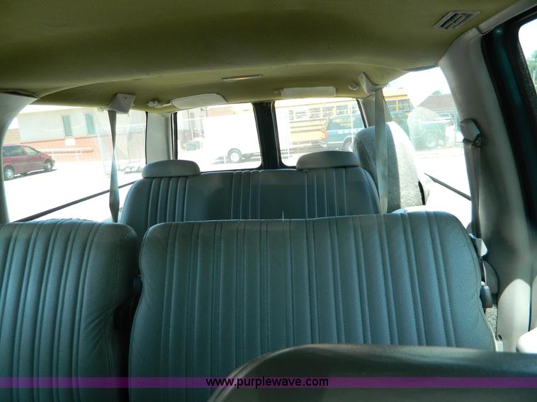 image for item B3772 1993 GMC Suburban 1500 SUV