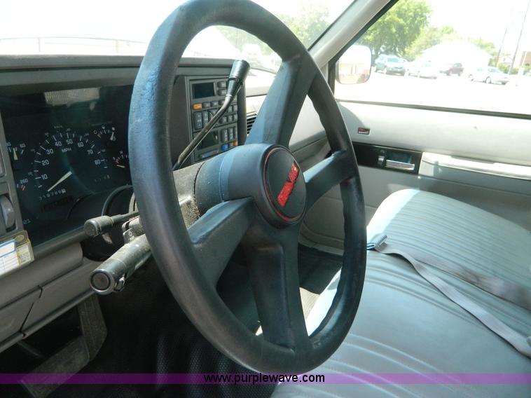 image for item B3772 1993 GMC Suburban 1500 SUV