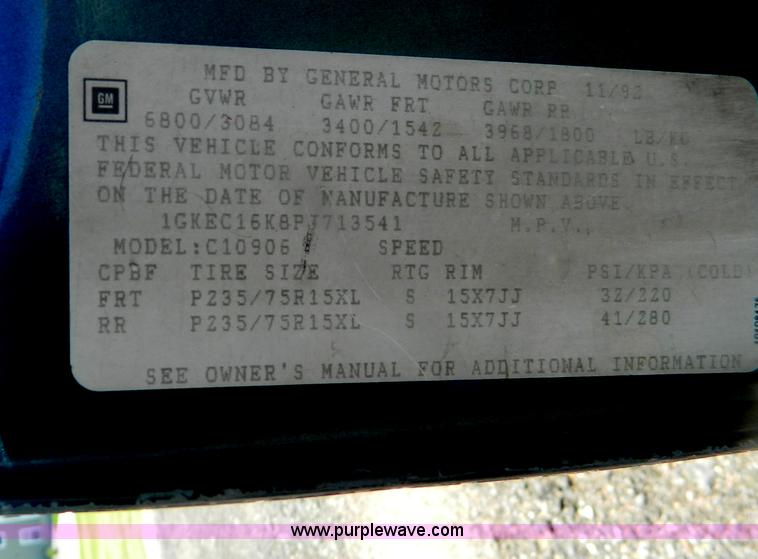 image for item B3772 1993 GMC Suburban 1500 SUV