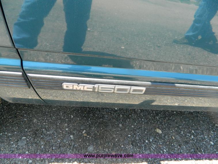 image for item B3772 1993 GMC Suburban 1500 SUV