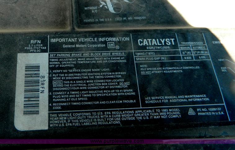 image for item B3772 1993 GMC Suburban 1500 SUV